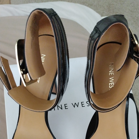 Heels - Picture 4 of 4